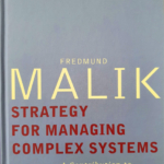 Buch von Fredmund Malik. Thema: Management komplexer Systeme mithilfe der Management-Kybernetik